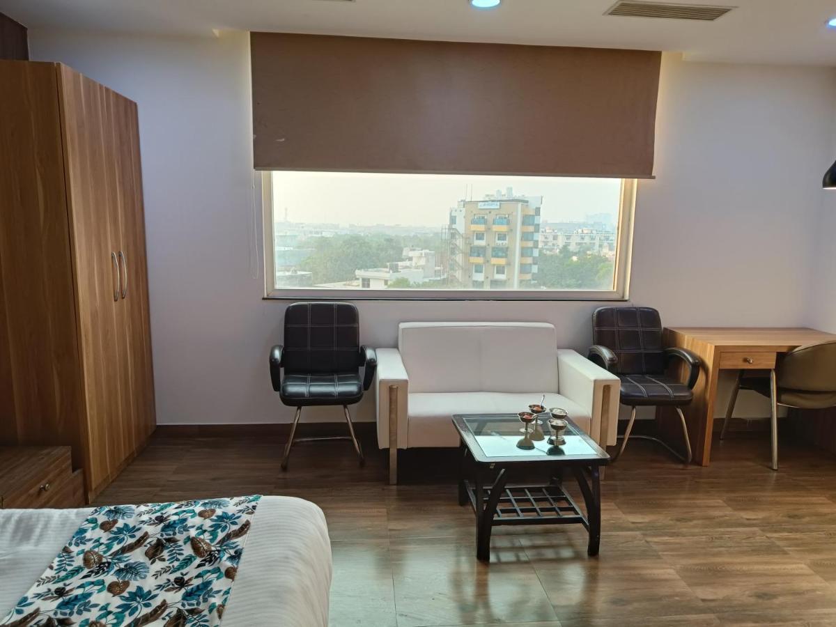 Hotel The Dwelling Paradise Greater Noida Exterior foto