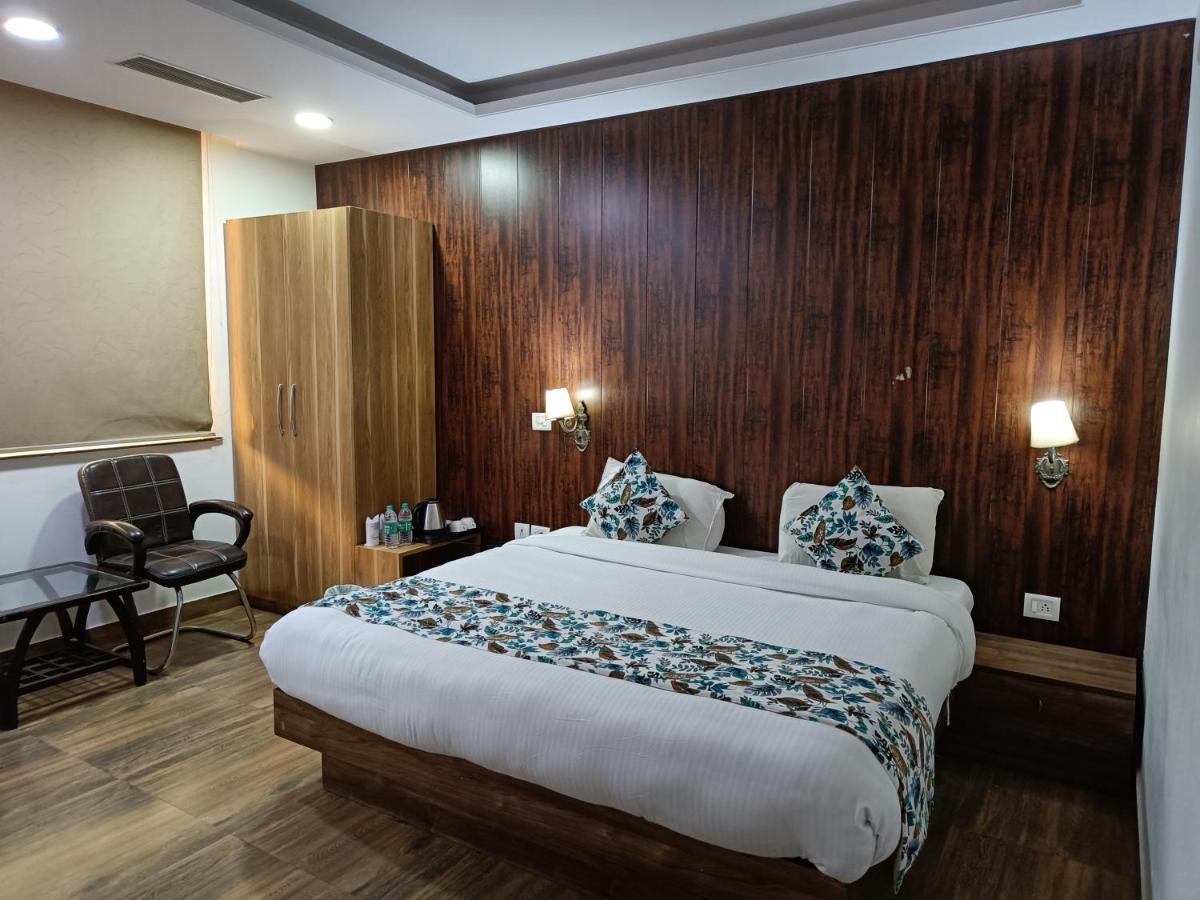 Hotel The Dwelling Paradise Greater Noida Exterior foto