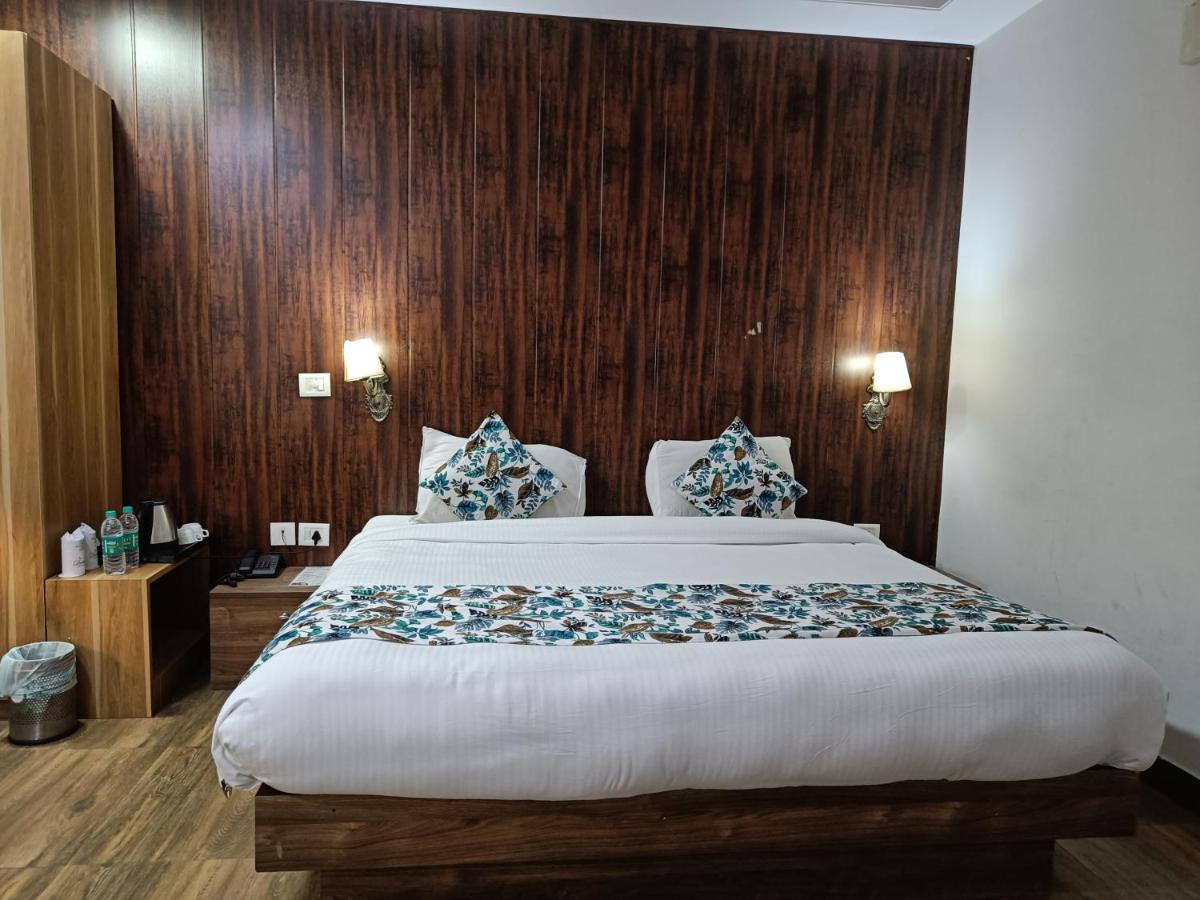 Hotel The Dwelling Paradise Greater Noida Exterior foto