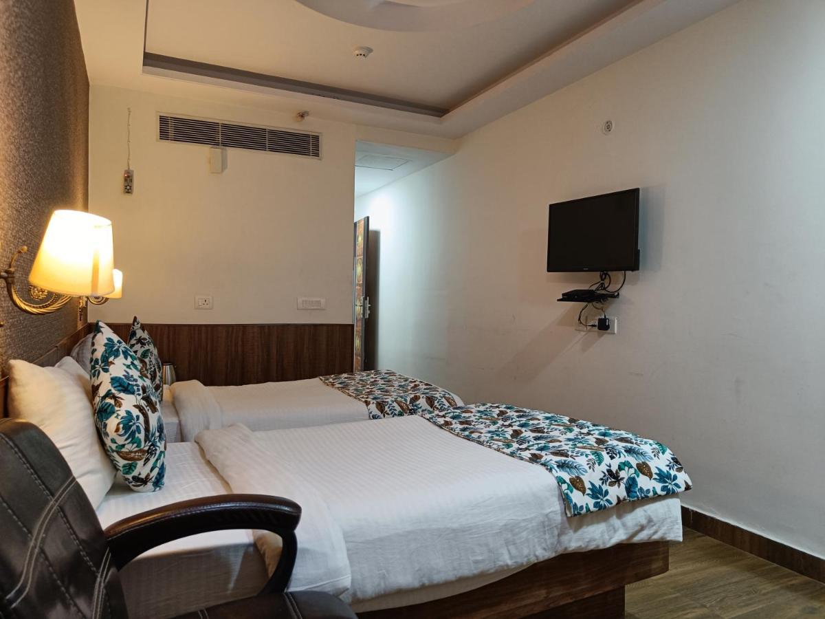 Hotel The Dwelling Paradise Greater Noida Exterior foto