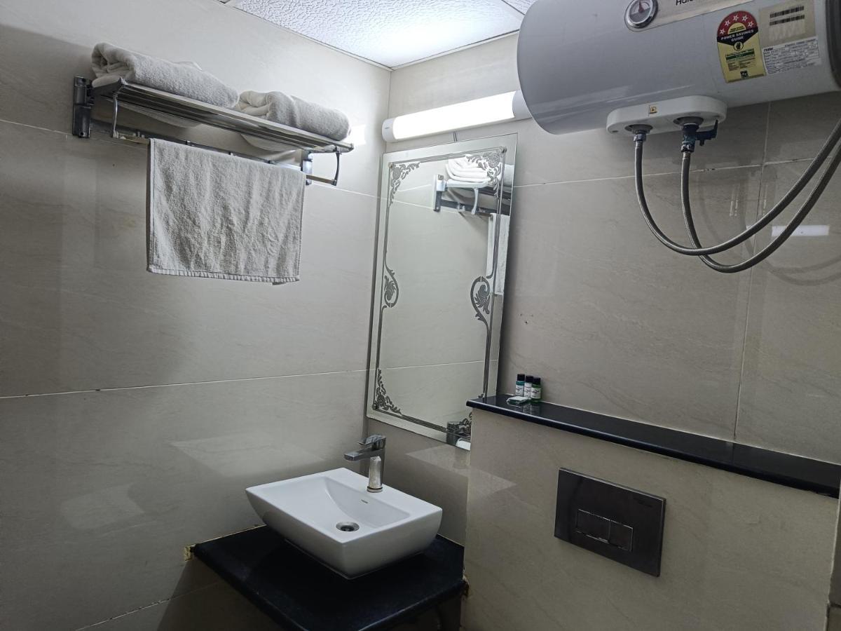 Hotel The Dwelling Paradise Greater Noida Exterior foto