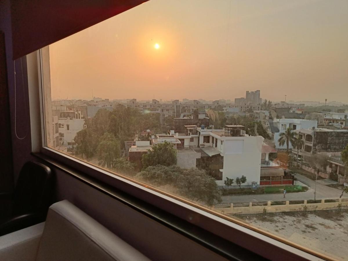 Hotel The Dwelling Paradise Greater Noida Exterior foto