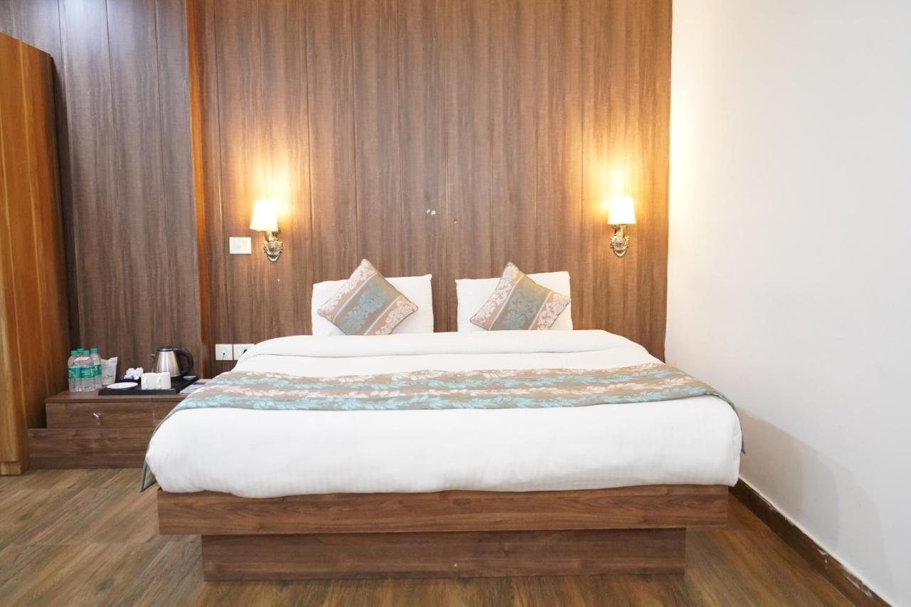 Hotel The Dwelling Paradise Greater Noida Exterior foto