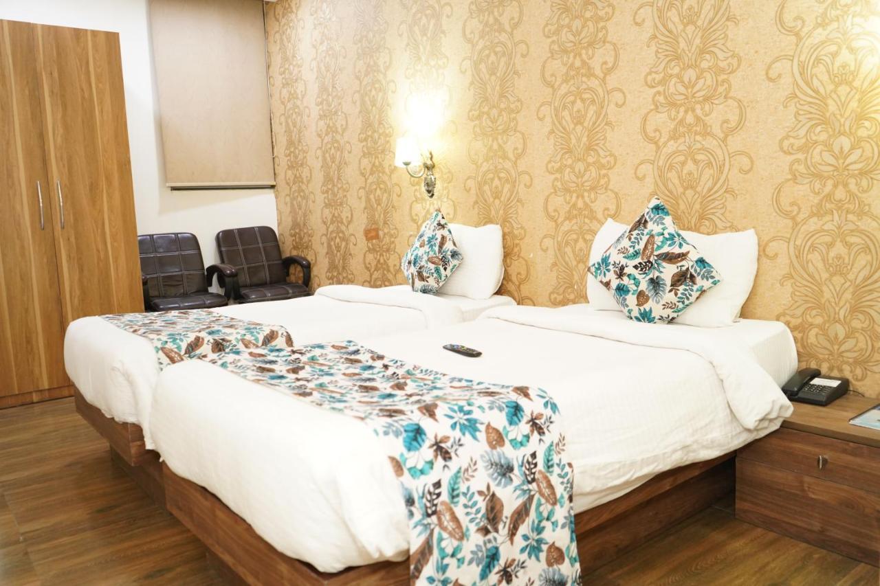Hotel The Dwelling Paradise Greater Noida Exterior foto