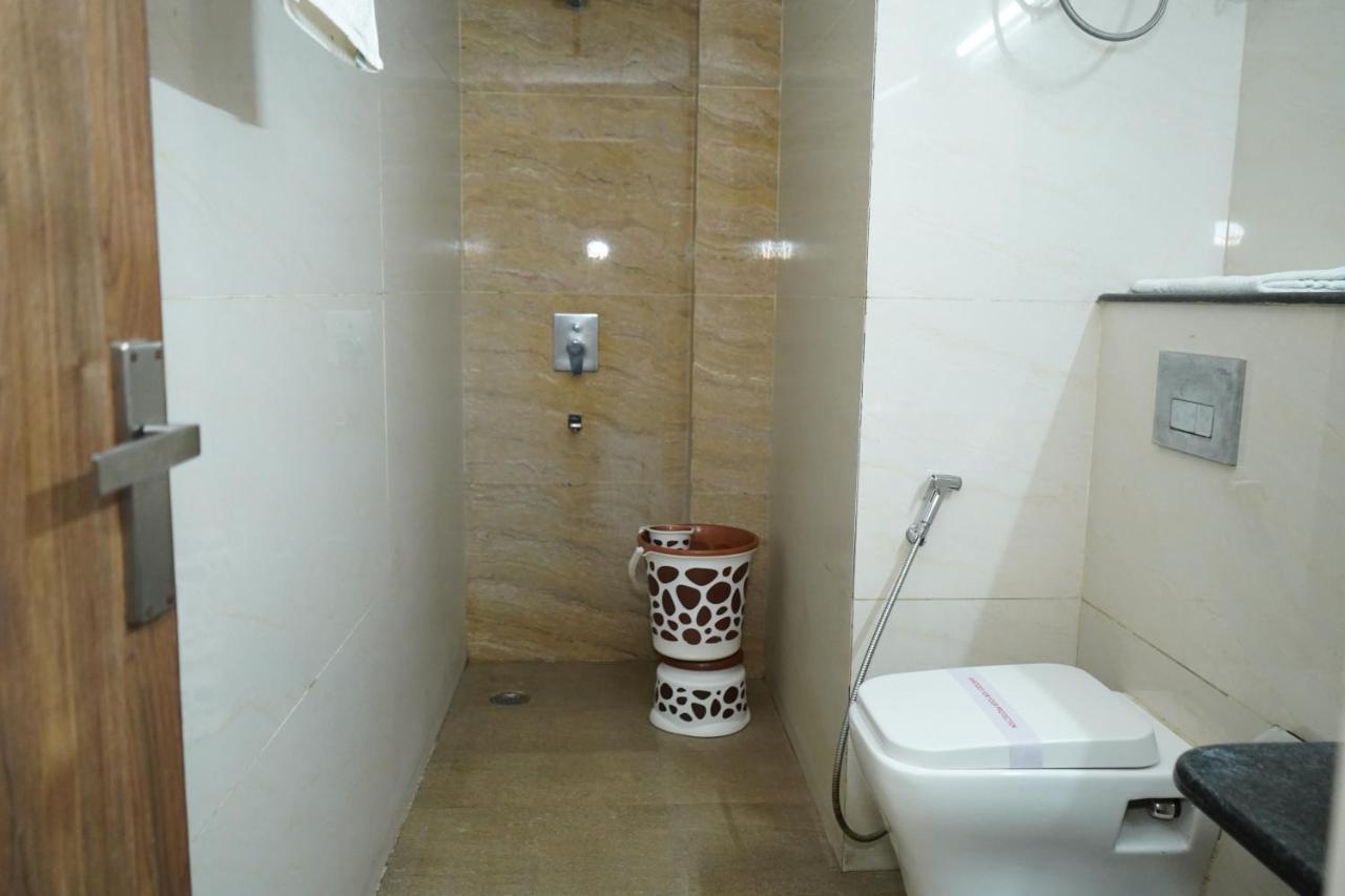 Hotel The Dwelling Paradise Greater Noida Exterior foto