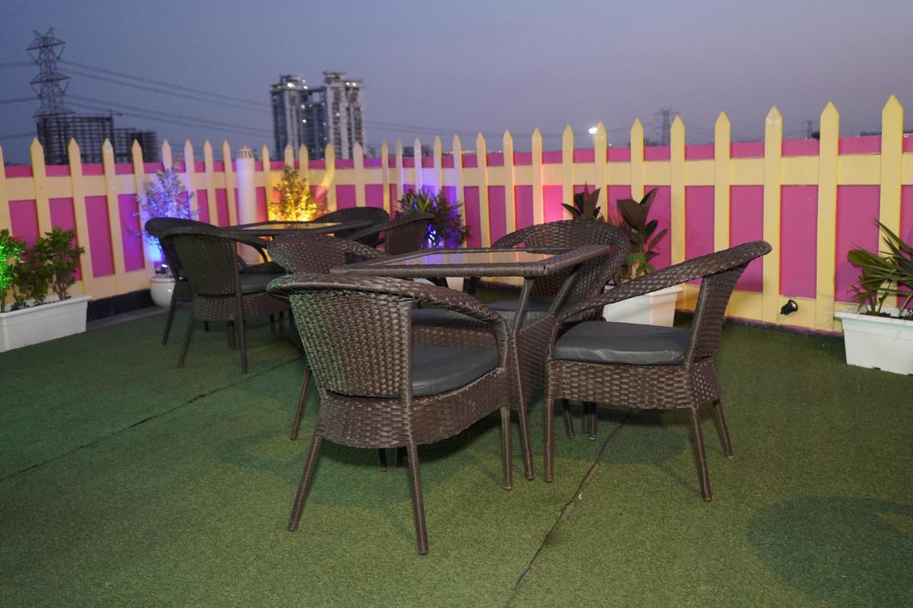 Hotel The Dwelling Paradise Greater Noida Exterior foto